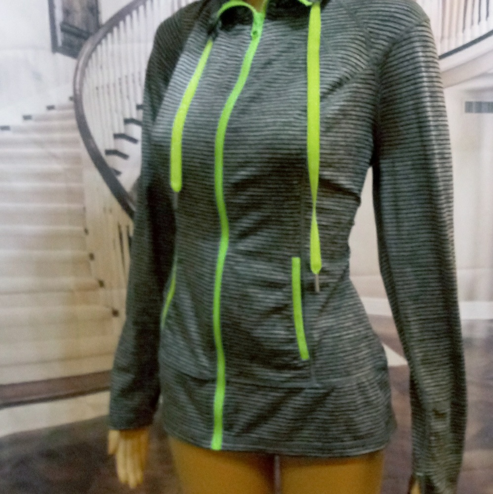 Lukka workout jacket